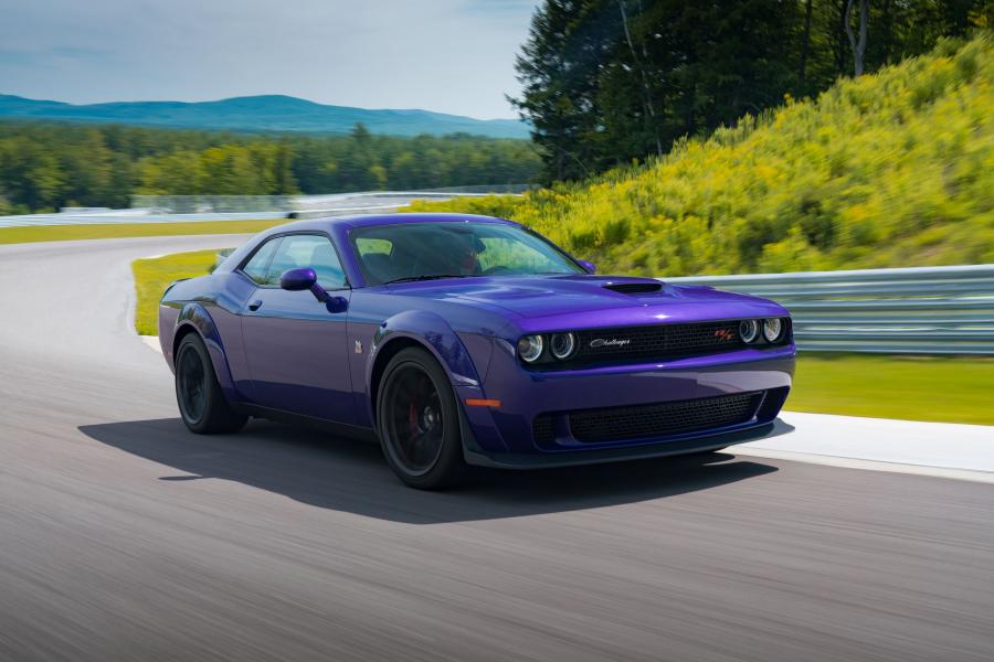  Dodge Challenger R/T Scat Pack Widebody (LC) 2018 года  (фото 24 из 48)